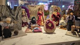 Enkazdan çıkardığı bez bebeklerini anı olarak saklıyor