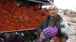 Sevgililer Günü için Hollanda'dan da çiçek getirttiler