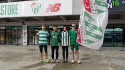 ‘Sevgililer Günü’ için Bursaspor bayrağıyla 10 kilometre koştular