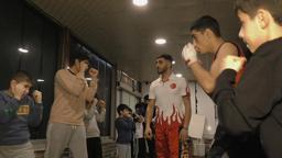 Gençleri kötü alışkanlıklardan uzak tutmak için açtığı salonda sporcu yetiştiriyor