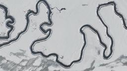 Beyaz örtüyle kaplanan Menderesler, dronla görüntülendi