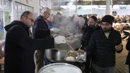 Bu mahallede ramazanda iftar yemeklerini erkekler hazırlıyor