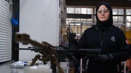 Mühendis Ümmügülsüm, Mehmetçik'in silahını test ediyor