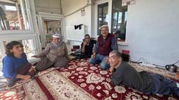 71 ve 72 yaşındaki çift, 52 yıldır engelli 3 çocuklarına bakıyor