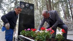 Bayram öncesi mezarlara 'görüntülü ziyaret'