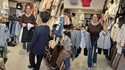 Çamdibi'nin Ömür Ablası'ndan çocuklara bayram hediyesi