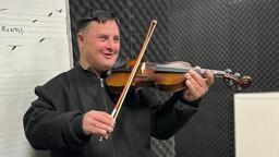 Down sendromlu Kadir'in müzik aşkı