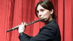 Eğitimi için günde 160 kilometre yol giden Zeynep Ece, Fransa'daki flüt yarışmasında birinci oldu