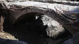 Yolun altında keşfedilen 2 asırlık köprü, cam kaplamayla korunacak