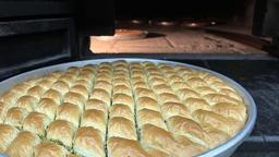 Baklava ustaları 24 saat bayram mesaisinde