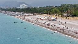 Antalya'da turizm sezonu açıldı; plajda 1 günün maliyeti 1500 TL