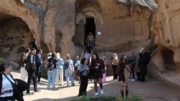 Kapadokya'nın en büyük katedralinde turist yoğunluğu