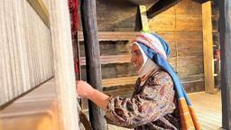 10 yıldır poşetleri kumaşa dönüştürüyor