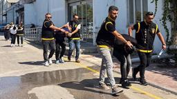Arsa anlaşmazlığı yaşadığı kişinin husumetlilerine konum gönderdi, saldırıda kendisi de yaralandı