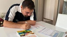 Otizmli Deniz Zekai, evde çalışarak moleküler biyoloji ve genetik bölümünü kazandı