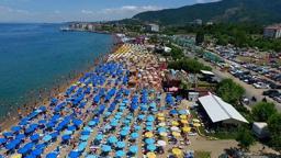 40 bin nüfuslu Çınarcık, yaz sezonunda 400 bin kişiyi ağırlıyor
