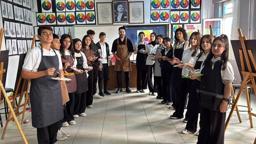 Okulda kurulan sanat atölyesinde yeteneklerini keşfedip ressam olmak istiyorlar