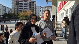 Anne ve kızı, aynı okulda KPSS'ye girdi