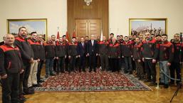 TBMM Başkanı Kurtulmuş, Meclis personeliyle bayramlaştı