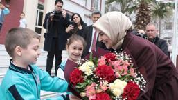 Bakan Göktaş, Bakü Türk Anadolu Lisesi’ni ziyaret etti