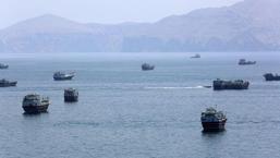 UKMTO: Umman açıklarında Hürmüz Boğazı'ndan geçen bir tanker vuruldu
