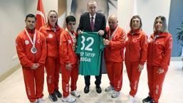 Cumhurbaşkanı Erdoğan, Türkiye Özel Sporcular Spor Federasyonu temsilcilerini kabul etti