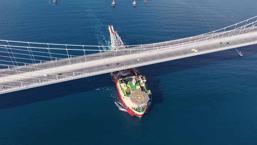 Dev boru döşeme gemisi İstanbul Boğazı'ndan geçti