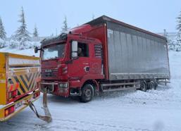Afyonkarahisar-Ankara karayolunda kar nedeniyle ulaşım aksadı