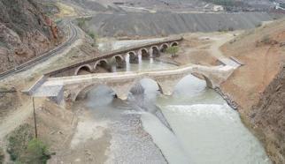 Kepçeli müdahaleden kurtarılan 800 yıllık köprünün restorasyonu tamamlandı