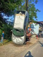 Park halindeki otomobile çarpıp çaya düşen otomobilin sürücüsü öldü (2)