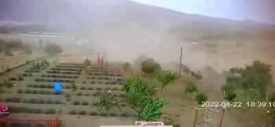 Burdur'da hortum evlere zarar verdi, bir kişiyi havaya savurdu