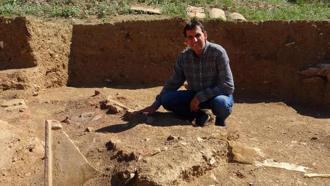 Parion Antik Kenti'nde anne ve çocuğuna ait 2 bin yıllık mezar bulundu