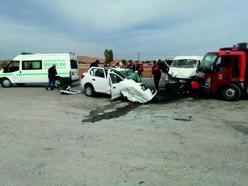 Yozgat'ta minibüs ile otomobil çarpıştı; 1 ölü, 2 yaralı