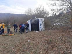 Bilecik'te yolcu minibüsü şarampole devrildi: 7 yaralı