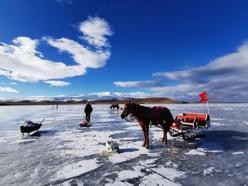 Halk ozanları, Çıldır Gölü’nde kar özlemlerini türkülerle anlattı