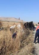 Konya'da balya yüklü kamyon devrildi: 1 ölü, 1 yaralı