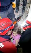 Yalova'dan Hatay'a giden ekip, 1'i işitme engelli 7'si çocuk 11 kişiyi kurtardı