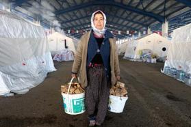 Göksun'da 285 depremzede pazaryerine kurulan çadırkente yerleştirildi