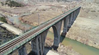 Adıyaman'daki 94 yıllık Alman Köprüsü depremde yıkılmadı