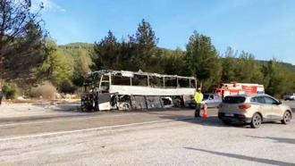 Yolcu otobüsü  alev alev yandı