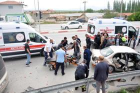 Karaman'da iki otomobil çarpıştı: 1 ölü, 7 yaralı
