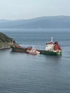 Marmara Adası açıklarında karaya oturan gemi, 3 saatte kurtarıldı
