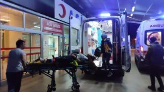 Adana'da minibüs, şarampole devrildi: 7 yaralı