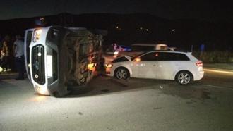 Amasya’da minibüs ile otomobil çarpıştı: 14 yaralı
