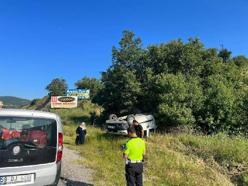 Amasya'da hafif ticari araç şarampole devrildi: 5 yaralı
