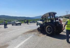 Manisa'da otomobil ile traktör çarpıştı: 4'ü çocuk 7 yaralı