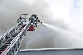 Samsun'da korkutan çatı yangınında molotof kokteyli iddiası