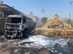 Tekirdağ'da saman yüklü TIR park halindeki tankere çarptı; çıkan yangında alevler eve de sıçradı