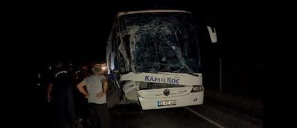 Eskişehir'de yolcu otobüsü, traktöre çarptı: 6 yaralı