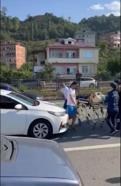 Trabzon’da minibüs park halindeki 7 araca çarptı: 2 yaralı
